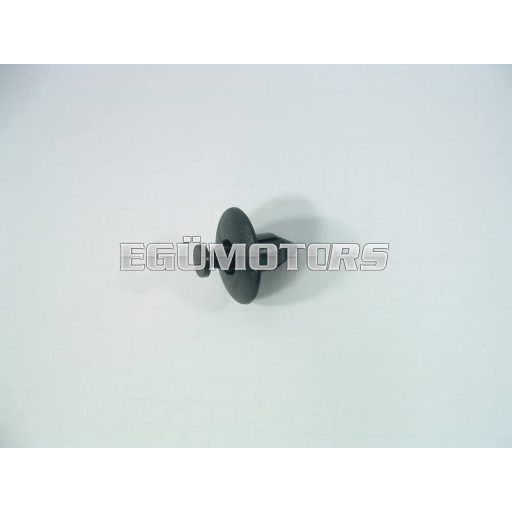 Kymco műanyag patent/bolha, 8mm