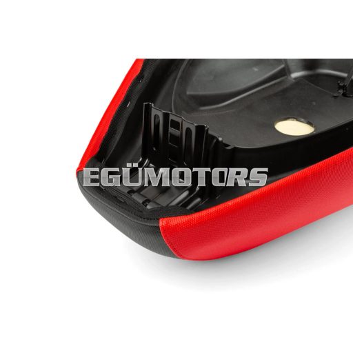 STR8 ülés fekete / piros, Piaggio Zip (2000-től)